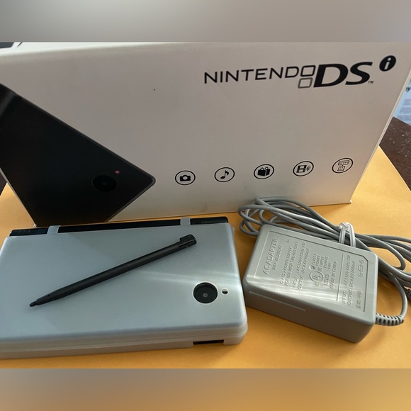 Nintendo DSi, black (includes  protective skin, stylus pen, charger, and R4i). - Picture 10 of 10
